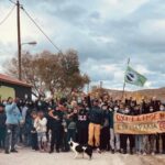 Φωτογραφία μπλόκου Αφεντέλι μαζί με μαθητές.